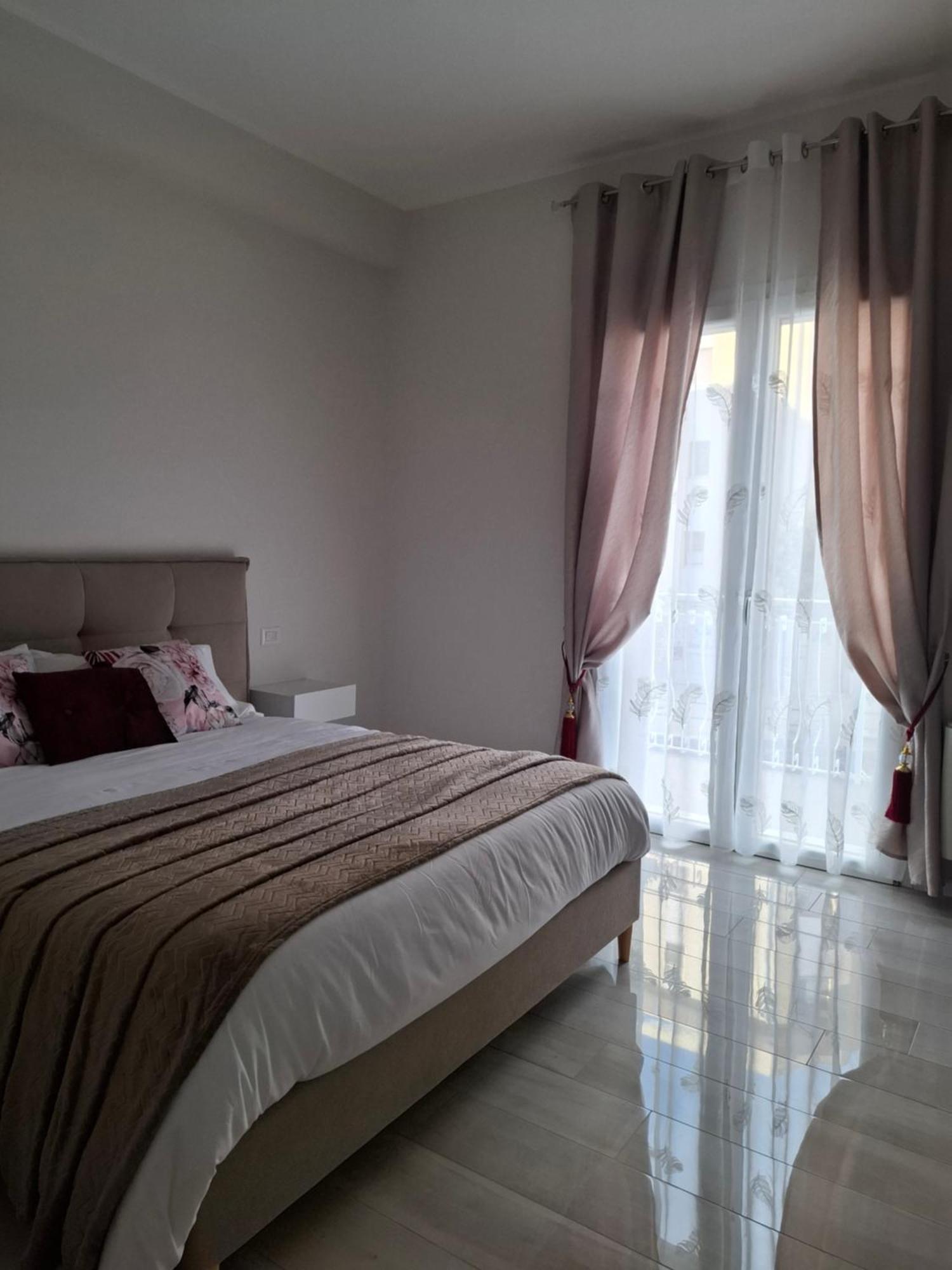 Mariam Royal Apartment & Rooms Reggio di Calabria Buitenkant foto